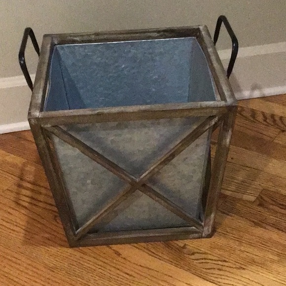 Metal Planter with wooden X-Frame decor planter - Picture 1 of 14